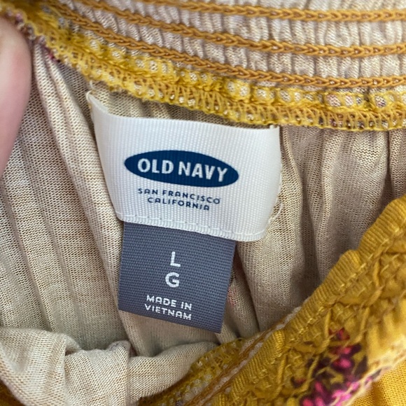 Old Navy Off the Shoulder Yellow Gold Floral Top Women’s Size Large Soft Shirt! - Picture 2 of 4